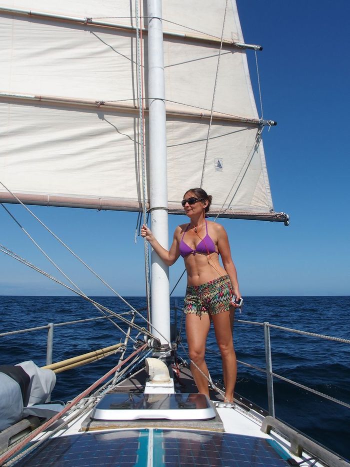 katalin bikiniben